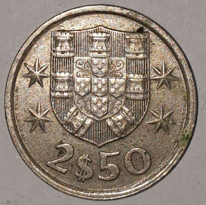 1977 - 2.5 ESCUDOS - 2$50 - 2 1/2 - PORTUGAL - PORTUGUESA - KM#590 - COPPER-NICKEL - PORTUGUESE